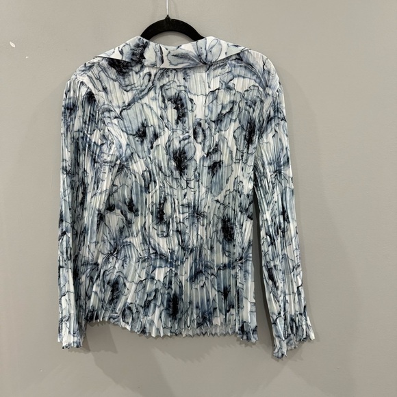 Vince Blouse Washed Lily Pleated Button Down in Pale Azure Blue - Picture 10 of 12